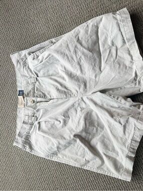 GAP Men’s White Flat-Front Chino Shorts